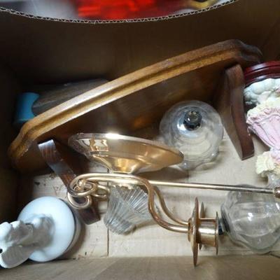 Lot with a small wall shelf, candles, candle holde ...