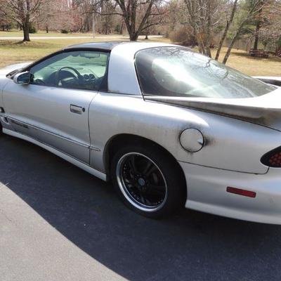 98 Pontiac Trans AM one owner, 87,000 miles. runs, need brakes and brake line, body work