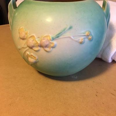 Pretty Roseville pot