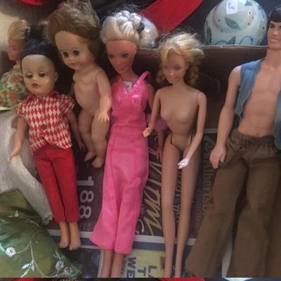 Small collection of vintage barbies and clothing!