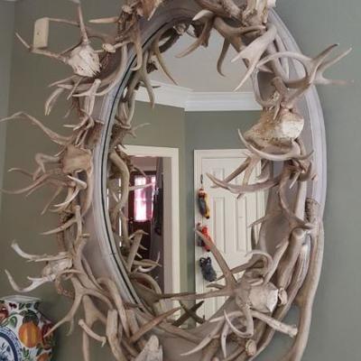 VINTAGE CUSTOM MADE AUTHENTIC DEER HORNS MIRROR IN EXCELLENT CONDITION.