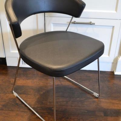 Caligaris leather chair