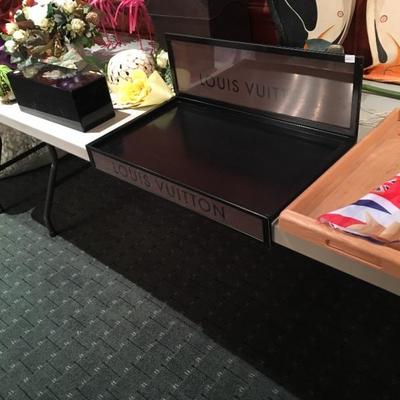  Louis Vuitton store display