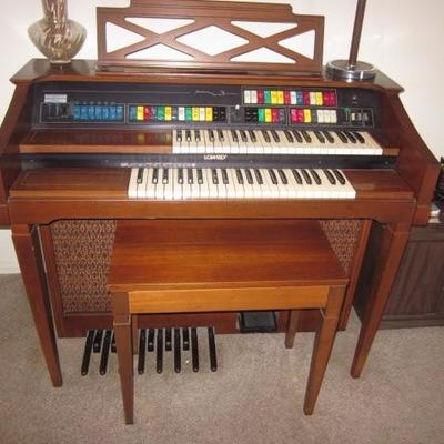 Lowrey Organ