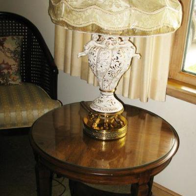 round small drum table and cherub lamp   TABLE BUY IT NOE  $ 42.00