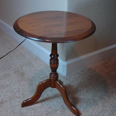 Solid wood high end round end table