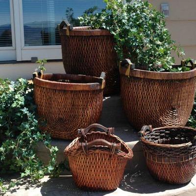 Assorted baskets for decorating 