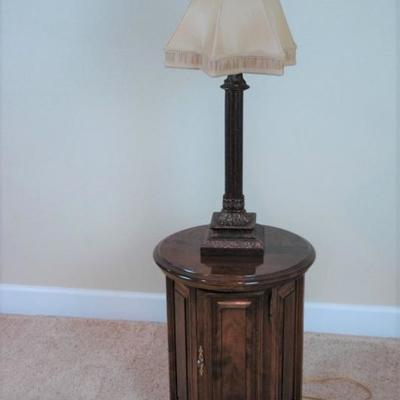 Ethan Allen round end table.  18