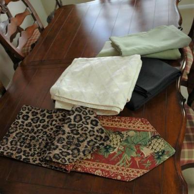 Assorted table linens
