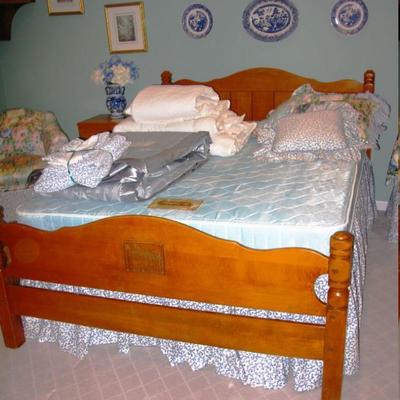 VIRGINIA HOUSE MAPLE FULL SIZE BED  BUY IT NOW $ 95.00