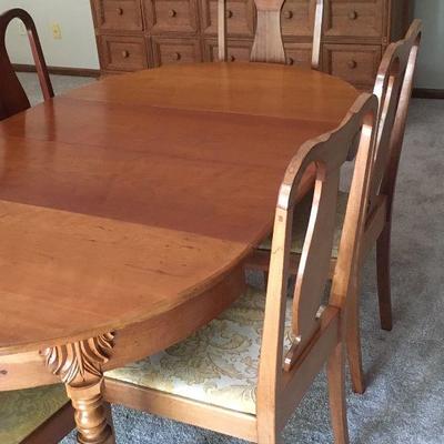 antique cherry round table with 2 leaves and 6 chairs