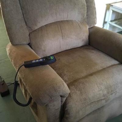 LA-Z-BOY Lift Chair with Massage and Heat