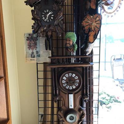 Hanging clock/thermometer/barometer combination