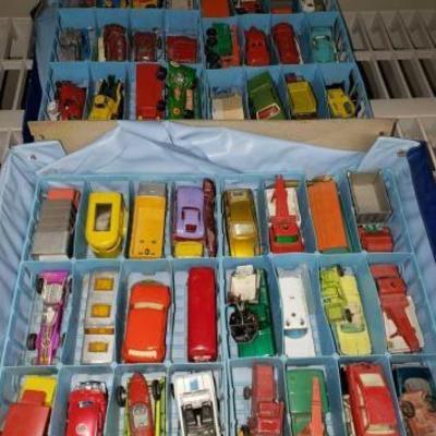 #1011: Approx 70 Vintage Lesney Matchbox, Hot Wheels, and Other Small Diecast Cars in Matchbox Case
Approx 70 diecast cars


