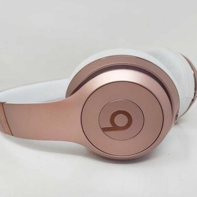 #809: Beats Solo 3 Rose Gold Colored Wireless Headphones
Beats Solo 3 Rose Gold Colored Wireless Headphones
