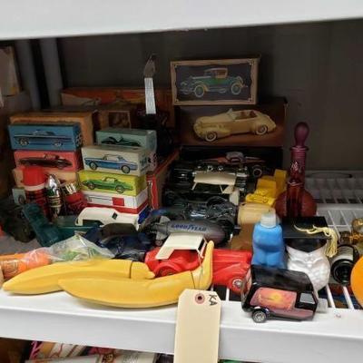 
#1006: Various Collectable Avon Colognes, Cars, Guns and More
Various Collectable Avon Colognes, Cars, Guns and more...Approximately 50...