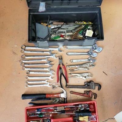 #1036: Rubbermade Tool Box with Craftsman Tools and more
RUBBERMADE Tool Box with Craftsman Tools, Vice-Grios, Pipe Wrenches, Hammer, and...