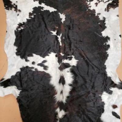 
#701: Full Tri-Colored Argentina Cowhide
Measures approx 90