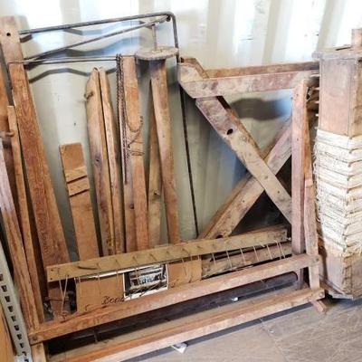 
#1115: Union Loom Works Vintage Loom Boonville N.Y.
Union Loom Works Vintage Loom, a great piece to display (picturen of how it looks...