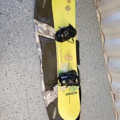 #1152: Omatic Taradakides Snowboard with Ogio Soft Taco Board Bag
Omatic Taradakides Snowboard with Ogio Soft Taco Board Bag