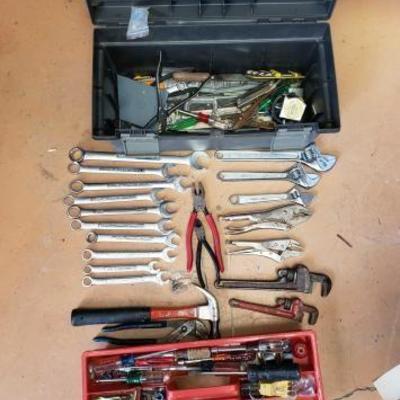 
#1036: Rubbermade Tool Box with Craftsman Tools and more
RUBBERMADE Tool Box with Craftsman Tools, Vice-Grios, Pipe Wrenches, Hammer,...