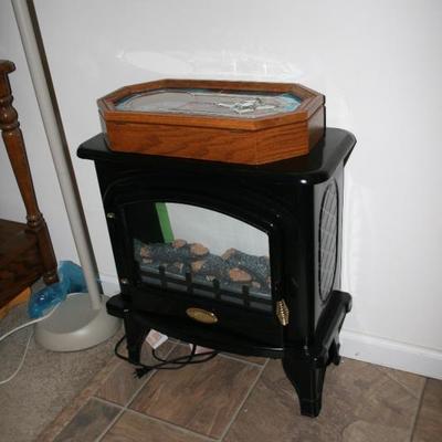 Electric Fireplace Heater. "WORKS"