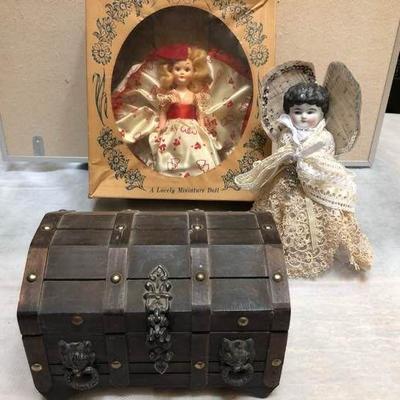 Vintage Treasure Chest â€“ Jewelry Box and Two Dolls