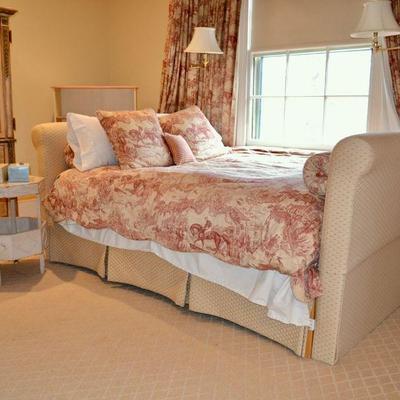 Queen daybed