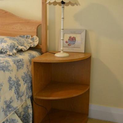 Corner shelf