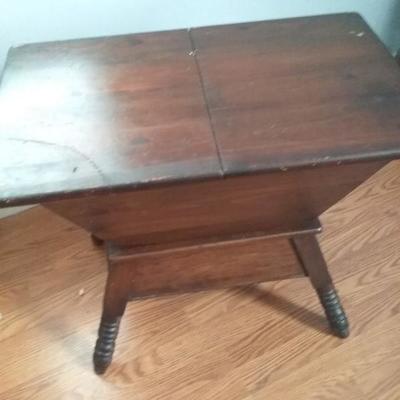 Vintage American Traditional Dough Box Table 2