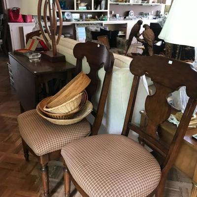 Set of 4 dining room chairs 