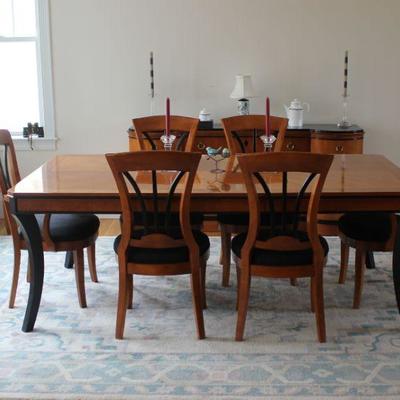 Mount Airy Biedermeier style dining room set