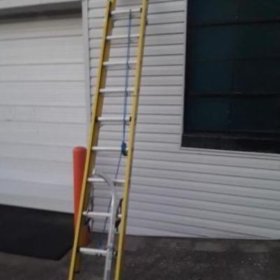 20 Fiberglass Extension Ladder