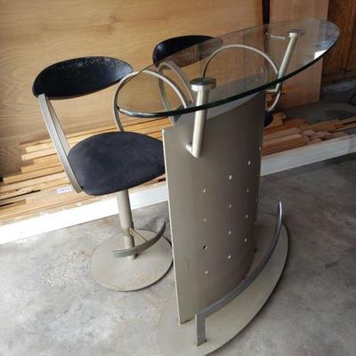 Small Portable Bar with 2 Chairs
