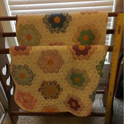 Quilt with Stand