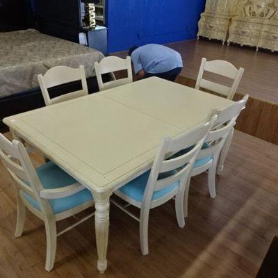 White Dining Room Table w/6 Chairs