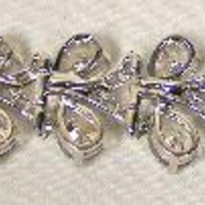  â€” GORGEOUS â€”

Platinum and 16+ ctw Diamond Bracelet [graduates approximate  (2) 3/4ct center to 1/5ct ]

approximate clarity VS-SI2...