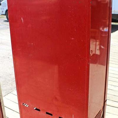 â€” NICE Models â€“

VINTAGE Coca Cola Machines

Auction Estimate $200-$400 â€“ Located Dock 