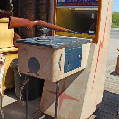  VINTAGE Rifle Arcade Game â€“ check out the inside !

Auction Estimate $200-$400 â€“ Located Dock 