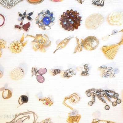 Ladies jewelry 