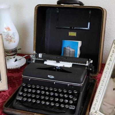 Antique Royal typewriter
