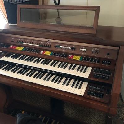 E-70 Yamaha Electone organ