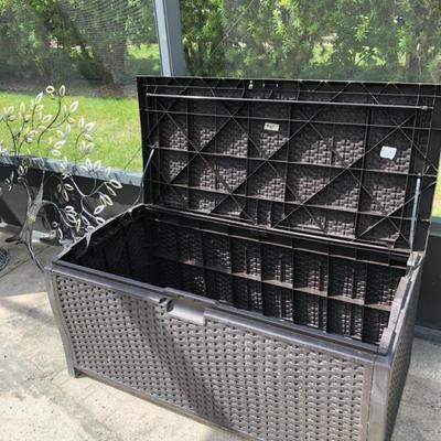 Deck box