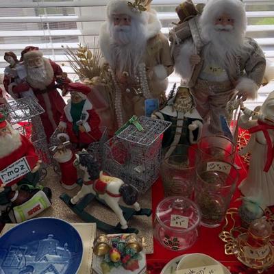Many Santas!