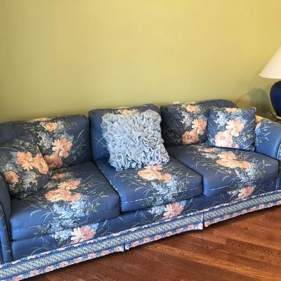 Blue decor? Here's your sofa! 