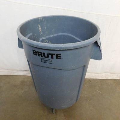 Brute Rubbermaid Trash Can