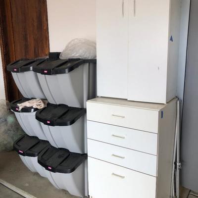 Chest for storage
Recycling bins 