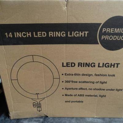 14' LED ring light.