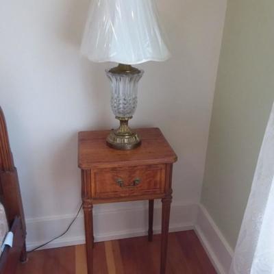 Nightstand w/Lamp