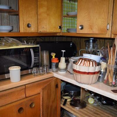 Countertop Microwave & Kitchen Items